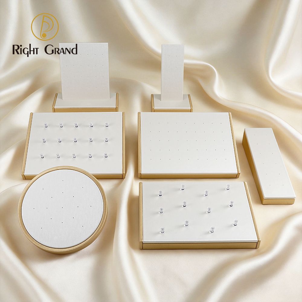 Right Grand High Quality Fiberboard Leather Horizontal Square Display Stand for Piercing Body Jewelry Modern Display Holder with 12 Clips