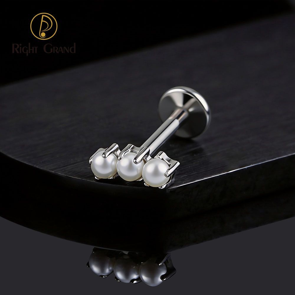 Right Grand Titanium Internal Thread Triple Tiny Pearl Labret Ring 16G Flat Back Cartilage Stud Earring Conch Helix Lip Piercing Jewelry