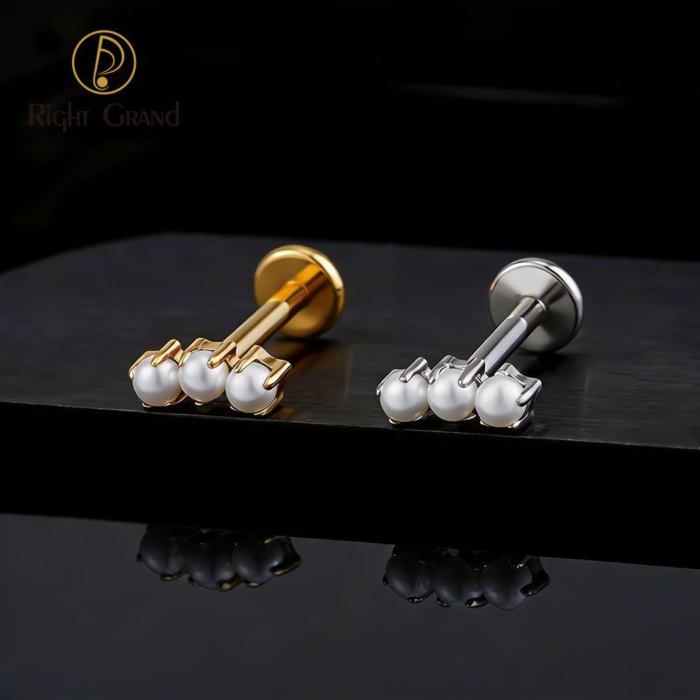 Right Grand Titanium Internal Thread Triple Tiny Pearl Labret Ring 16G Flat Back Cartilage Stud Earring Conch Helix Lip Piercing Jewelry