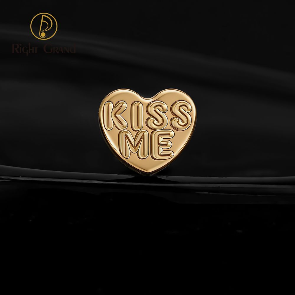 Right Grand Titanium 16G/18G Threadless Push Pin Heart Letter KISS ME Labret Ring 16G Flat Back Cartilage Stud Earring Conch Helix Lip Piercing Jewelry