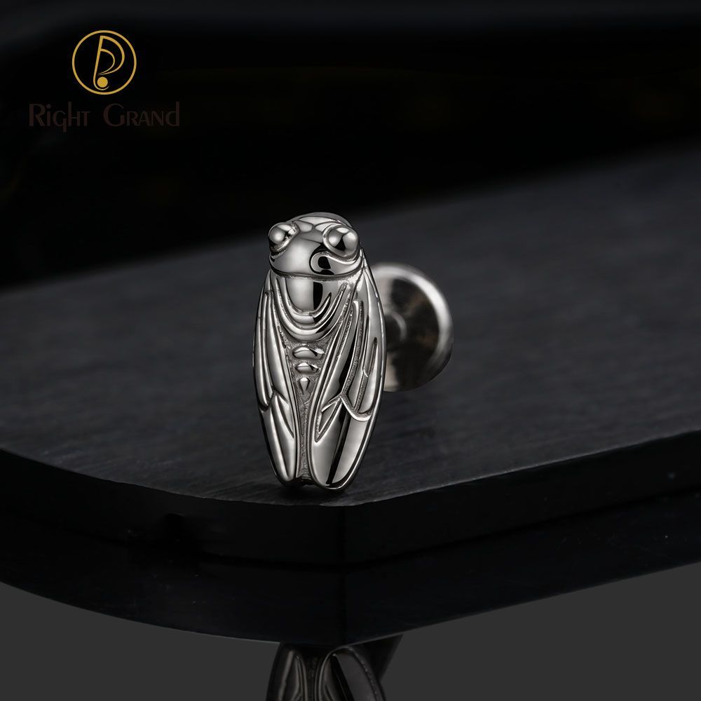 Right Grand Titanium Internal Thread Summer Cicada Labret Ring 16G Flat Back Cartilage Stud Earring Conch Helix Lip Piercing Jewelry