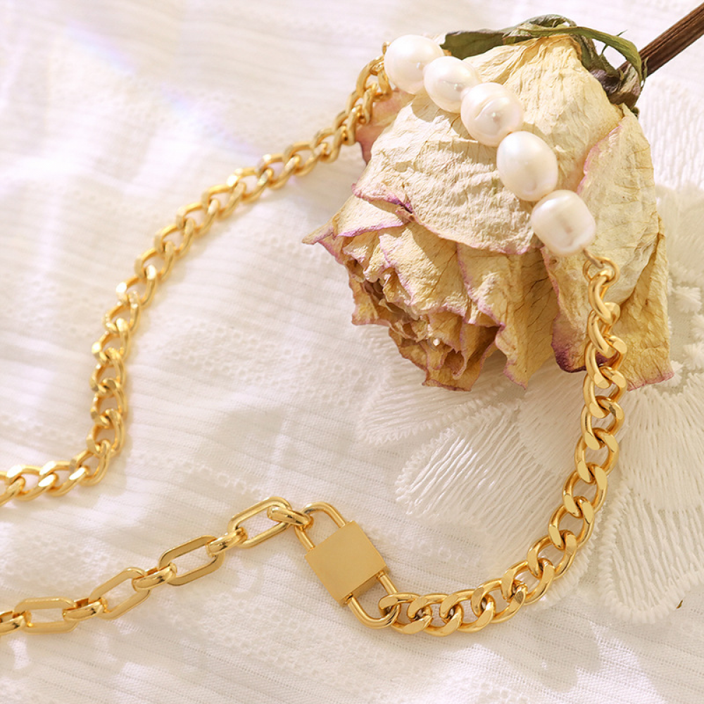 Right Grand Trendy Hip Hop Fashion 18K Gold Plated Lock Pendant Stainless Steel Women Mens Fresh Water Pearl Necklace With Cuban