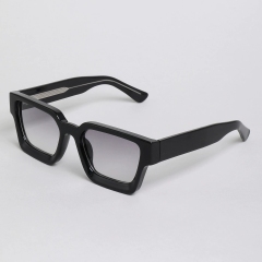 Black Frame Gradient Gray Lens