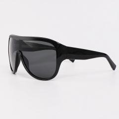 Black Frame Gray Lens