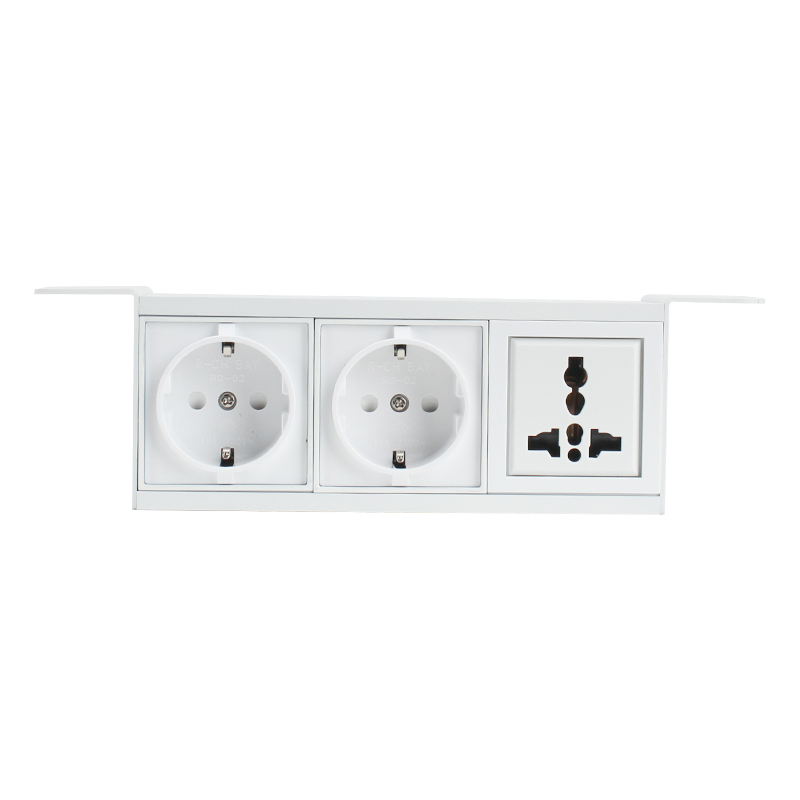 High Quality German Socket With 1 Universal Outlet