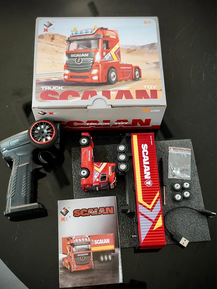 1:64 RC Truck With Container 2.4G 4WD RC Tractor Trailer With Lights Mini RC Drift Truck Detachable Truck Head & 3 Speed Adjust