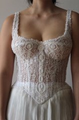 White Beads，