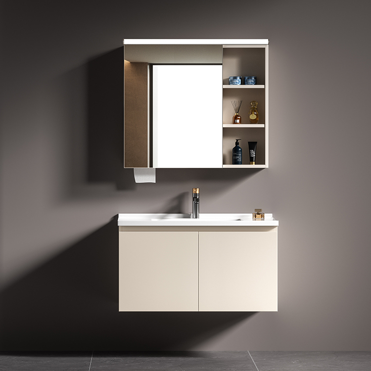 LG001,Located ,LG001