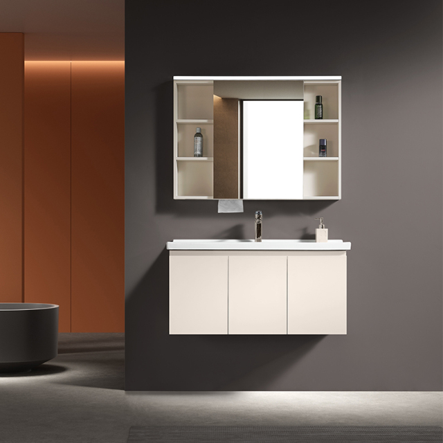 LG001,Located ,LG001