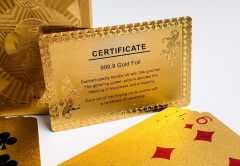 Mazzo di carte da poker con finitura oro in PVC 24K all'ingrosso Carte da stampa personalizzate in Cina