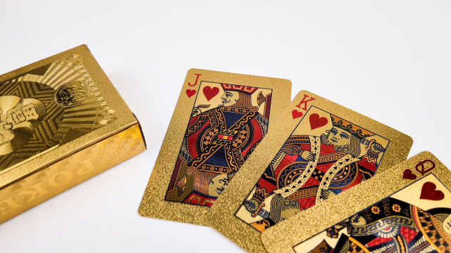 Mazzo di carte da poker con finitura oro in PVC 24K all'ingrosso Carte da stampa personalizzate in Cina