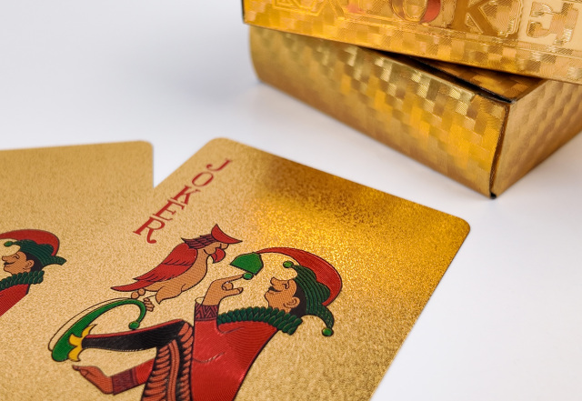Mazzo di carte da poker con finitura oro in PVC 24K all'ingrosso Carte da stampa personalizzate in Cina