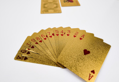 Mazzo di carte da poker con finitura oro in PVC 24K all'ingrosso Carte da stampa personalizzate in Cina