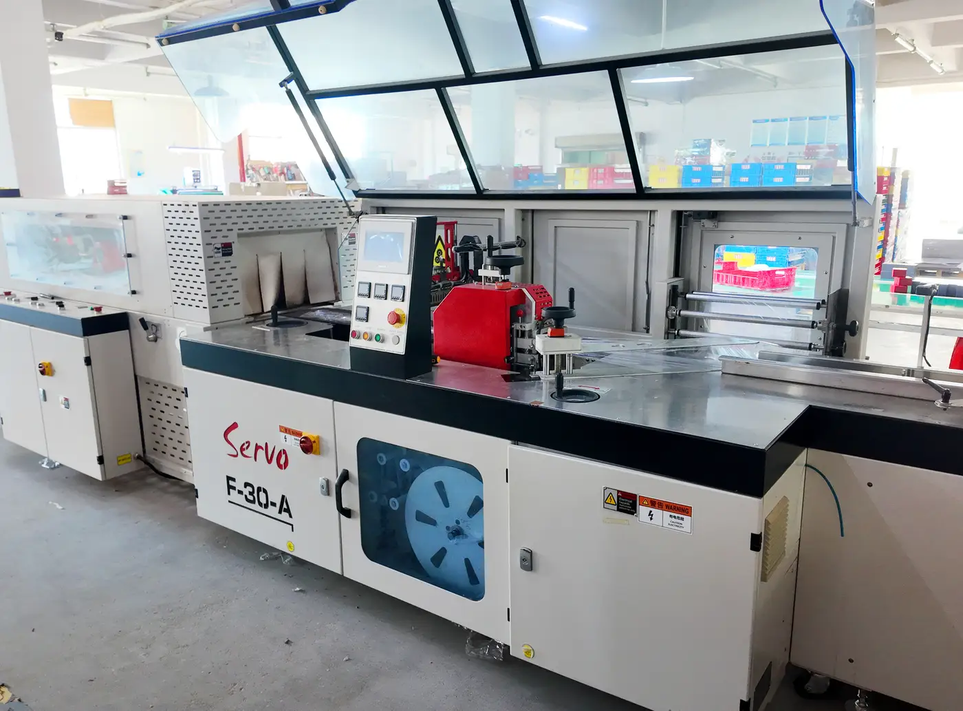 Fully automatic shrink wrapping machine