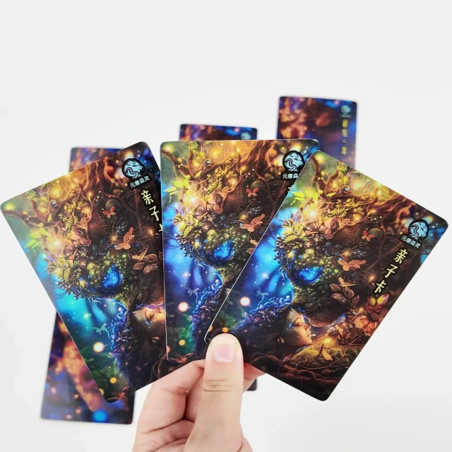 Conjunto de cartas interativas personalizadas numa caixa rígida
