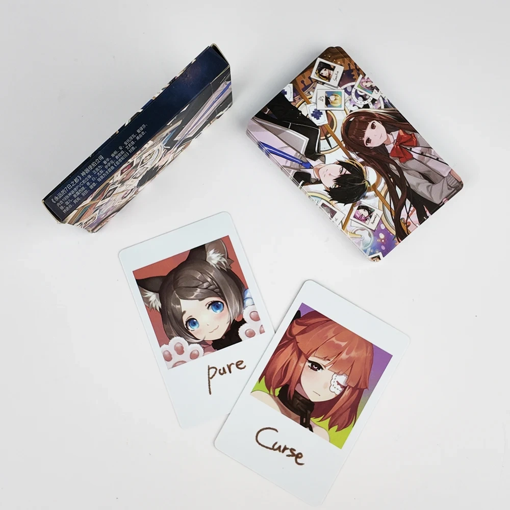 Frente e verso de cartões fotográficos de personagens personalizados