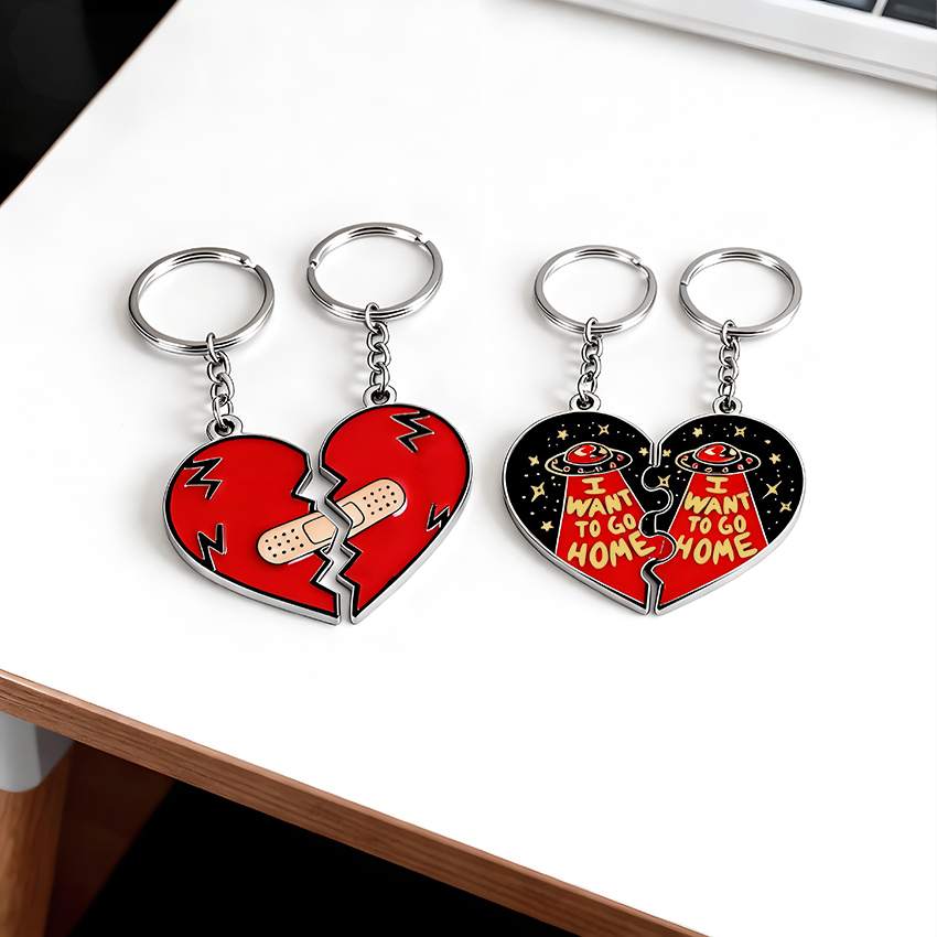 2026 Key Chain Acssesoriess Cute Metal Photo Envelope Cute Couple Keychain