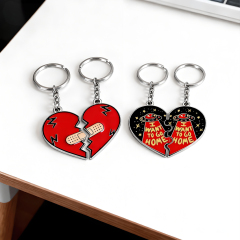 2026 Key Chain Acssesoriess Cute Metal Photo Envelope Cute Couple Keychain