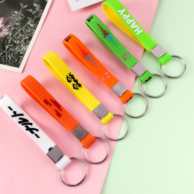 Custom Cute Soft Rubber Band Silicone Bracelet Wrist Bands Wristlet Strap Key Chains Printed Concert Wristband Keychain