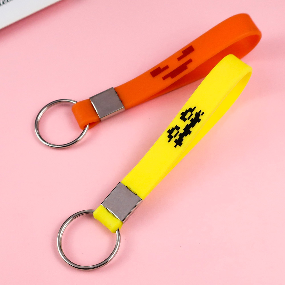 Cheap Custom Plastic Rubber Key Chains Designer Promotional Gifts Wristband Bracelet Silicone Wristlet Strap Keychain