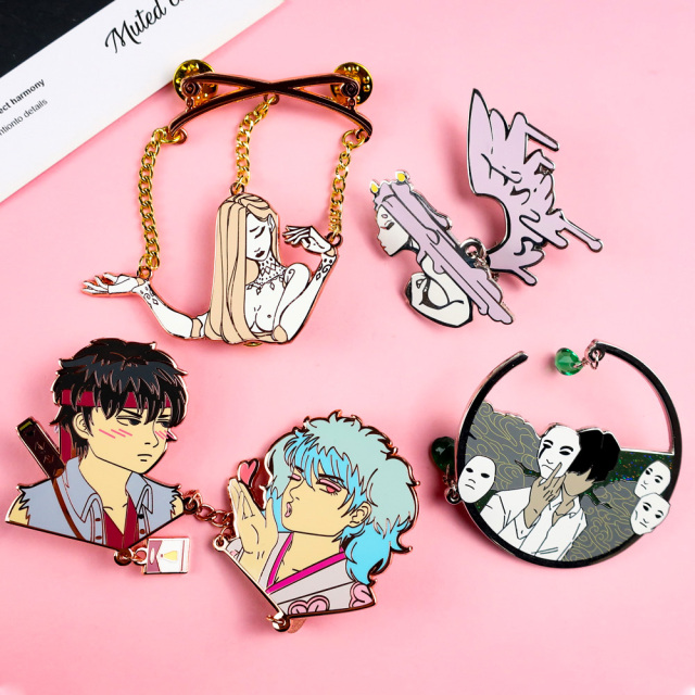 custom pin with chain
