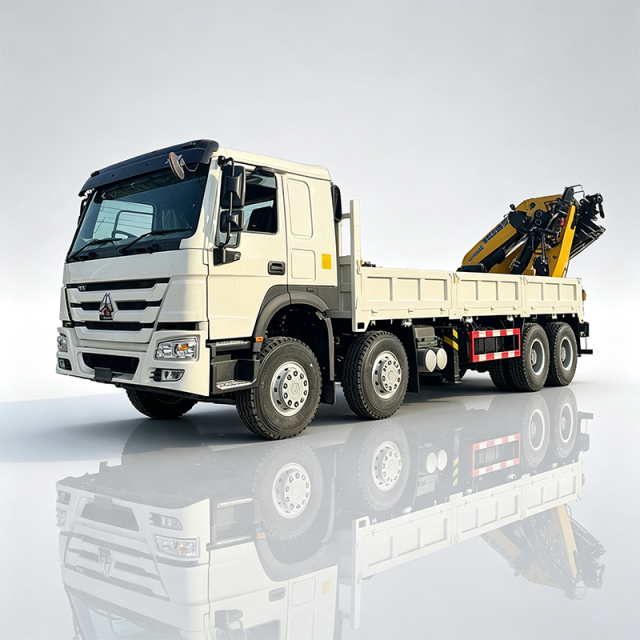 Sinotruk HOWO 8x4 Equipped with a XCMG 33 ton Rear Crane,Hubei Jiafeng Automotive Equipment Co., Ltd,Sinotruk HOWO 8x4 Equipped with a XCMG 33 ton Rear Crane