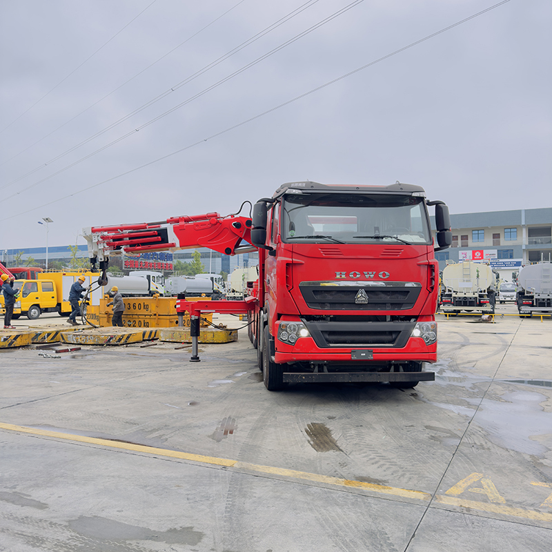 Sinotruk HOWO 5-Axle 130 ton Ultra-Heavy-Duty Truck-Mounted Crane,Hubei Jiafeng Automotive Equipment Co., Ltd,Sinotruk HOWO 5-Axle 130 ton Ultra-Heavy-Duty Truck-Mounted Crane