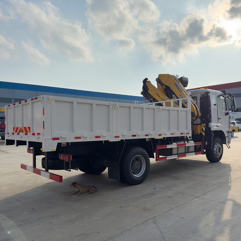Sinotruk Howo 4x2  XCMG 10 ton Truck-Mounted Crane Freight Truck,Hubei Jiafeng Automotive Equipment Co., Ltd,Sinotruk Howo 4x2  XCMG 10 ton Truck-Mounted Crane Freight Truck