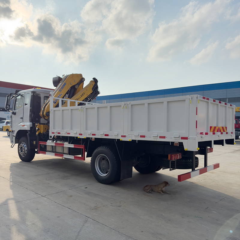 Sinotruk Howo 4x2  XCMG 10 ton Truck-Mounted Crane Freight Truck,Hubei Jiafeng Automotive Equipment Co., Ltd,Sinotruk Howo 4x2  XCMG 10 ton Truck-Mounted Crane Freight Truck