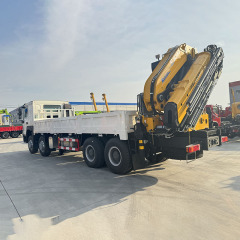 Sinotruk HOWO 8x4 Equipped with a XCMG 33 ton Rear Crane,Hubei Jiafeng Automotive Equipment Co., Ltd,Sinotruk HOWO 8x4 Equipped with a XCMG 33 ton Rear Crane