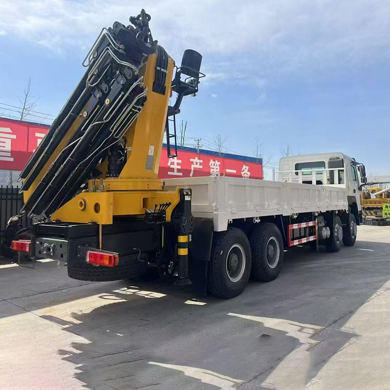 Sinotruk HOWO 8x4 Equipped with a XCMG 33 ton Rear Crane,Hubei Jiafeng Automotive Equipment Co., Ltd,Sinotruk HOWO 8x4 Equipped with a XCMG 33 ton Rear Crane