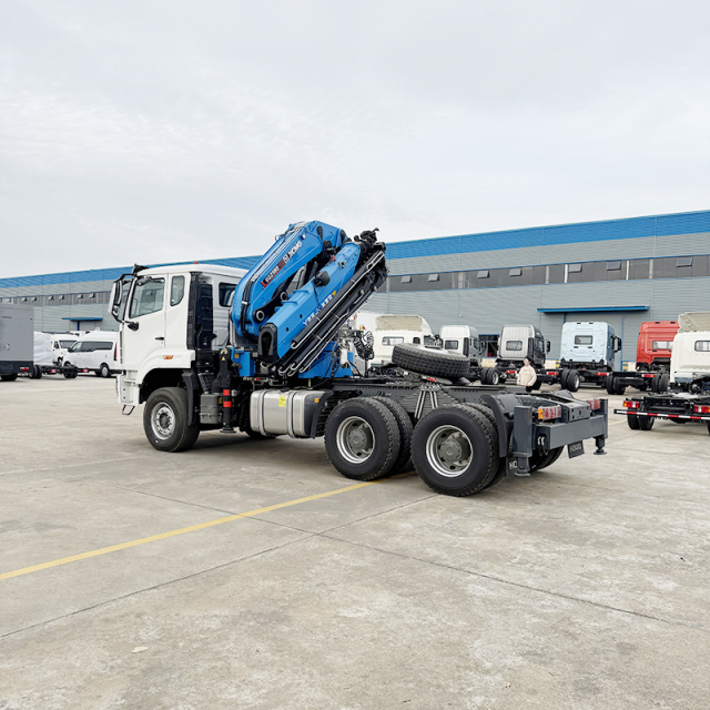 Sinotruk WOWO 6x4 Tractor Truck Equipped with   XCMG 28 ton Crane,Hubei Jiafeng Automotive Equipment Co., Ltd,Sinotruk WOWO 6x4 Tractor Truck Equipped with   XCMG 28 ton Crane