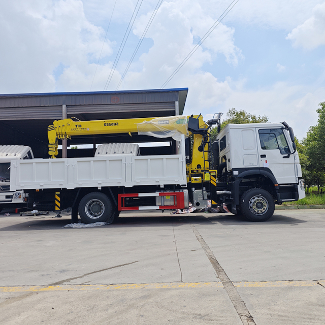 Sinotruk HOWO 4x2 10 ton Telescopic Boom Truck-Mounted Crane,Hubei Jiafeng Automotive Equipment Co., Ltd,Sinotruk HOWO 4x2 10 ton Telescopic Boom Truck-Mounted Crane