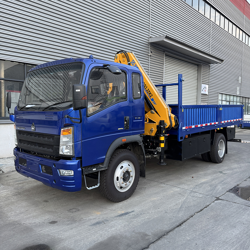 Sinotruk HOWO 4x2 Light-Duty Truck with  3.2 ton Small Truck-Mounted Crane,Hubei Jiafeng Automotive Equipment Co., Ltd,Sinotruk HOWO 4x2 Light-Duty Truck with  3.2 ton Small Truck-Mounted Crane