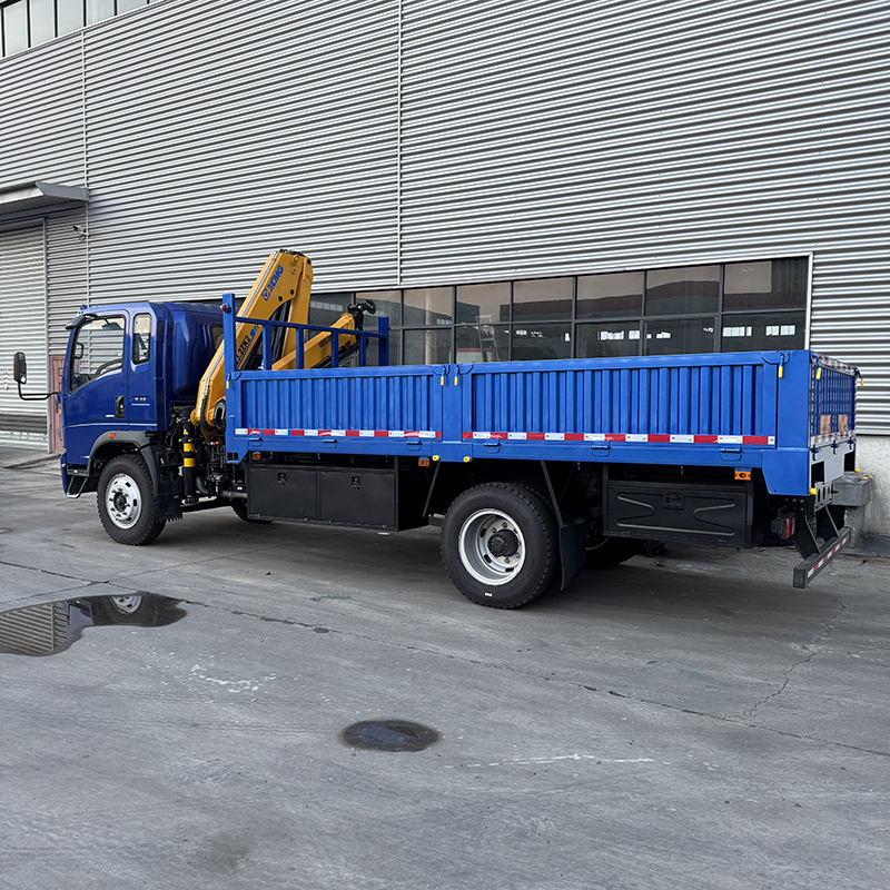 Sinotruk HOWO 4x2 Light-Duty Truck with  3.2 ton Small Truck-Mounted Crane,Hubei Jiafeng Automotive Equipment Co., Ltd,Sinotruk HOWO 4x2 Light-Duty Truck with  3.2 ton Small Truck-Mounted Crane