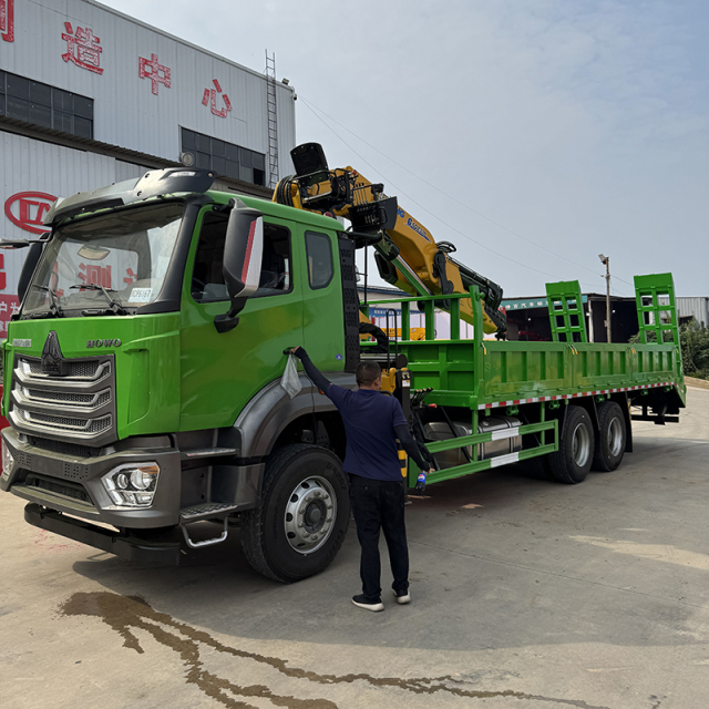Sinotruk HOWO NX 6x4, XCMG 16 ton with ladder,Hubei Jiafeng Automotive Equipment Co., Ltd,Sinotruk HOWO NX 6x4, XCMG 16 ton with ladder