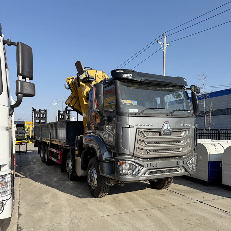 Sinotruk HOWO 8x4 Truck-Mounted Crane with Ladder, Equipped with a 20-metric-ton Articulated Boom Crane,Hubei Jiafeng Automotive Equipment Co., Ltd,Sinotruk HOWO 8x4 Truck-Mounted Crane with Ladder, Equipped with a 20-metric-ton Articulated Boom Crane