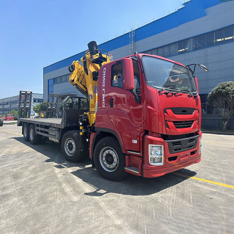 Isuzu 8X4 GIGA with XCMG folding-boom truck-mounted crane and metal ladder,Hubei Jiafeng Automotive Equipment Co., Ltd,Isuzu 8X4 GIGA with XCMG folding-boom truck-mounted crane and metal ladder