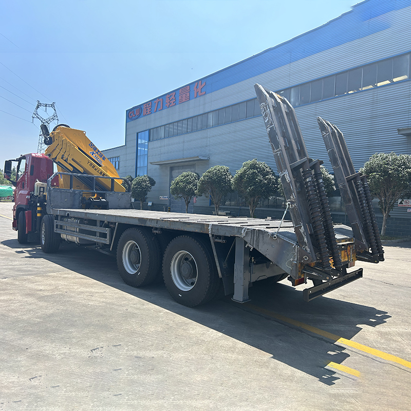 Isuzu 8X4 GIGA with XCMG folding-boom truck-mounted crane and metal ladder,Hubei Jiafeng Automotive Equipment Co., Ltd,Isuzu 8X4 GIGA with XCMG folding-boom truck-mounted crane and metal ladder