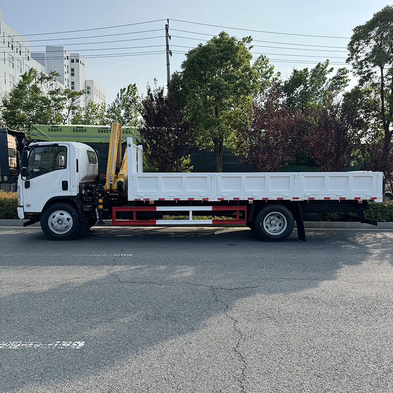 Isuzu ELF 4x2 Truck Equipped with  5 ton Compact Folding Boom Crane,Hubei Jiafeng Automotive Equipment Co., Ltd,Isuzu ELF 4x2 Truck Equipped with  5 ton Compact Folding Boom Crane