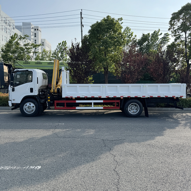 Isuzu ELF 4x2 Truck Equipped with  5 ton Compact Folding Boom Crane,Hubei Jiafeng Automotive Equipment Co., Ltd,Isuzu ELF 4x2 Truck Equipped with  5 ton Compact Folding Boom Crane
