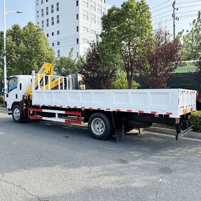 Isuzu ELF 4x2 Truck Equipped with  5 ton Compact Folding Boom Crane,Hubei Jiafeng Automotive Equipment Co., Ltd,Isuzu ELF 4x2 Truck Equipped with  5 ton Compact Folding Boom Crane