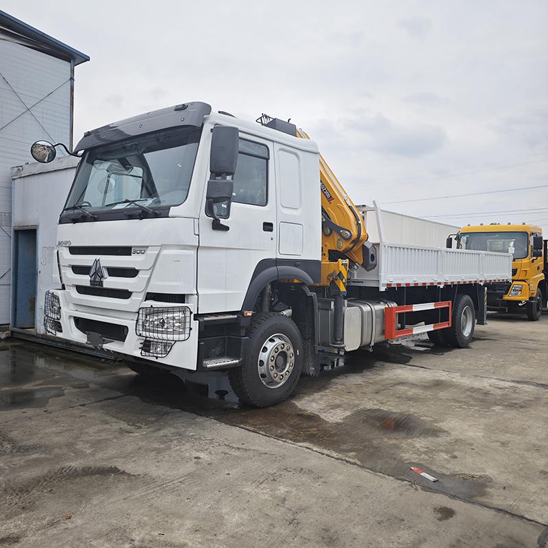 Sinotruk HOWO 4x2 with XCMG 10-metric-ton folding-boom crane,Hubei Jiafeng Automotive Equipment Co., Ltd,Sinotruk HOWO 4x2 with XCMG 10-metric-ton folding-boom crane