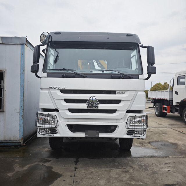 Sinotruk HOWO 4x2 with XCMG 10-metric-ton folding-boom crane,Hubei Jiafeng Automotive Equipment Co., Ltd,Sinotruk HOWO 4x2 with XCMG 10-metric-ton folding-boom crane