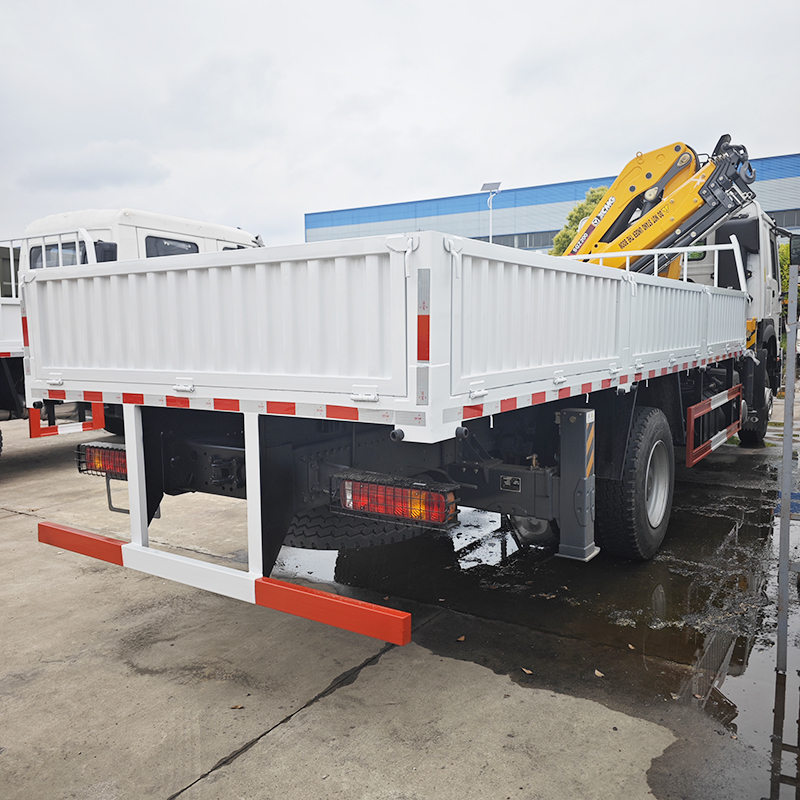 Sinotruk HOWO 4x2 with XCMG 10-metric-ton folding-boom crane,Hubei Jiafeng Automotive Equipment Co., Ltd,Sinotruk HOWO 4x2 with XCMG 10-metric-ton folding-boom crane