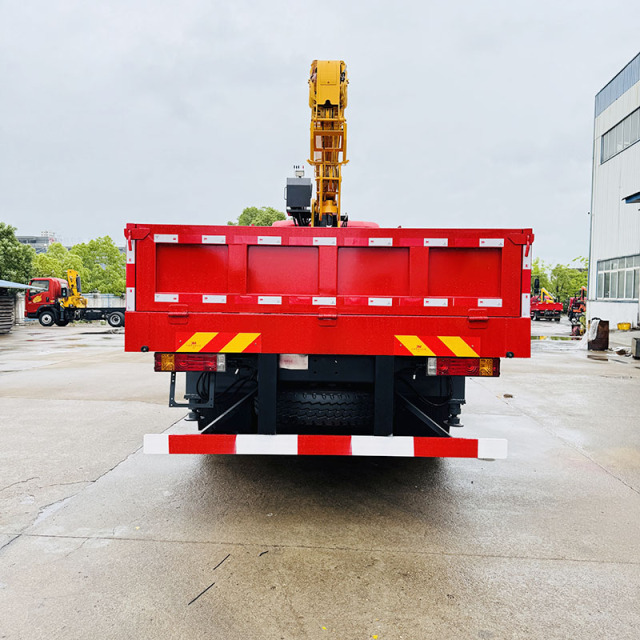 SHACMAN L5000 4x2 Truck Equipped with an 8 ton Telescopic Boom Crane,Hubei Jiafeng Automotive Equipment Co., Ltd,SHACMAN L5000 4x2 Truck Equipped with an 8 ton Telescopic Boom Crane