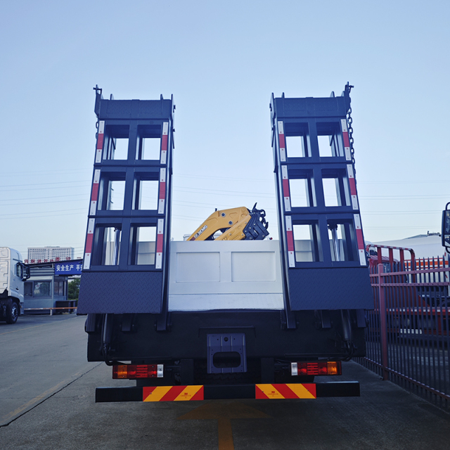 SHACMAN 6x4 Truck H3000 Equipped with   XCMG 16 Folding Boom Crane,Hubei Jiafeng Automotive Equipment Co., Ltd,SHACMAN 6x4 Truck H3000 Equipped with   XCMG 16 Folding Boom Crane