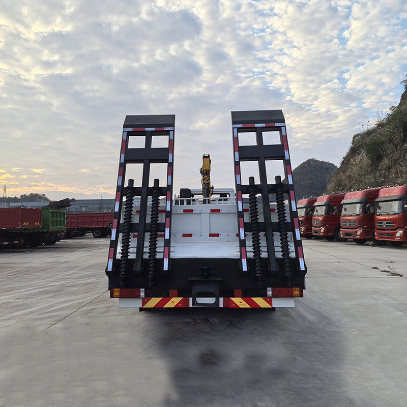 SHACMAN F3000 8x4 Truck Equipped with a XCMG 5 ton Telescopic Boom Crane,Hubei Jiafeng Automotive Equipment Co., Ltd,SHACMAN F3000 8x4 Truck Equipped with a XCMG 5 ton Telescopic Boom Crane
