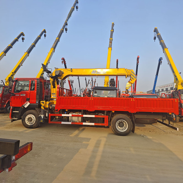Sinotruk HOWO 4X2 TX Truck with XCMG 8 ton 4-section boom crane,Hubei Jiafeng Automotive Equipment Co., Ltd,Sinotruk HOWO 4X2 TX Truck with XCMG 8 ton 4-section boom crane