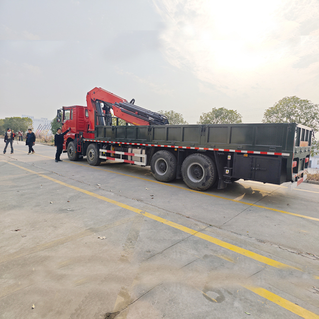SHACMAN M3000 8x4 Truck with Heavy-Duty Folding Boom Crane,Hubei Jiafeng Automotive Equipment Co., Ltd,SHACMAN M3000 8x4 Truck with Heavy-Duty Folding Boom Crane